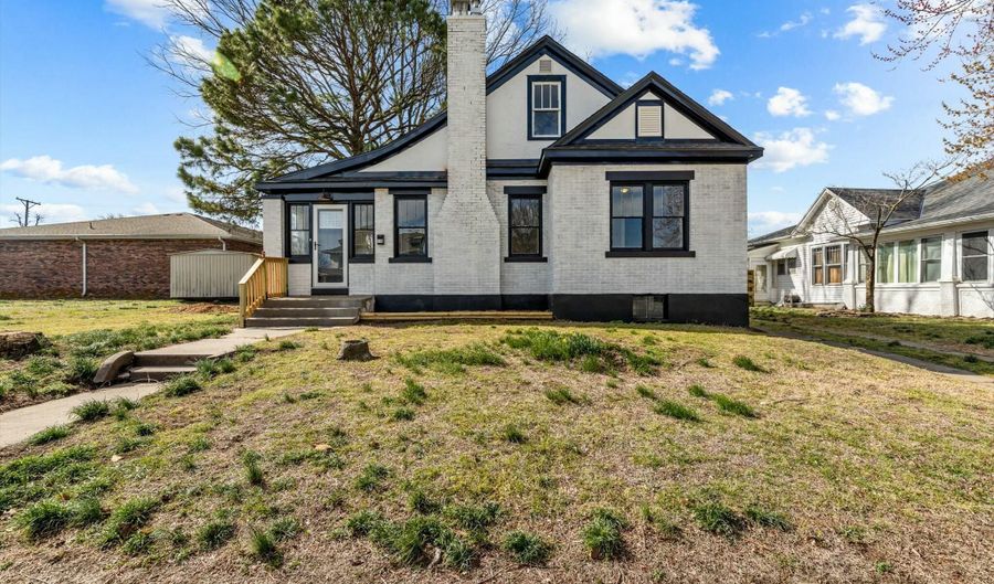 110 W Locust St, Aurora, MO 65605 - 3 Beds, 2 Bath