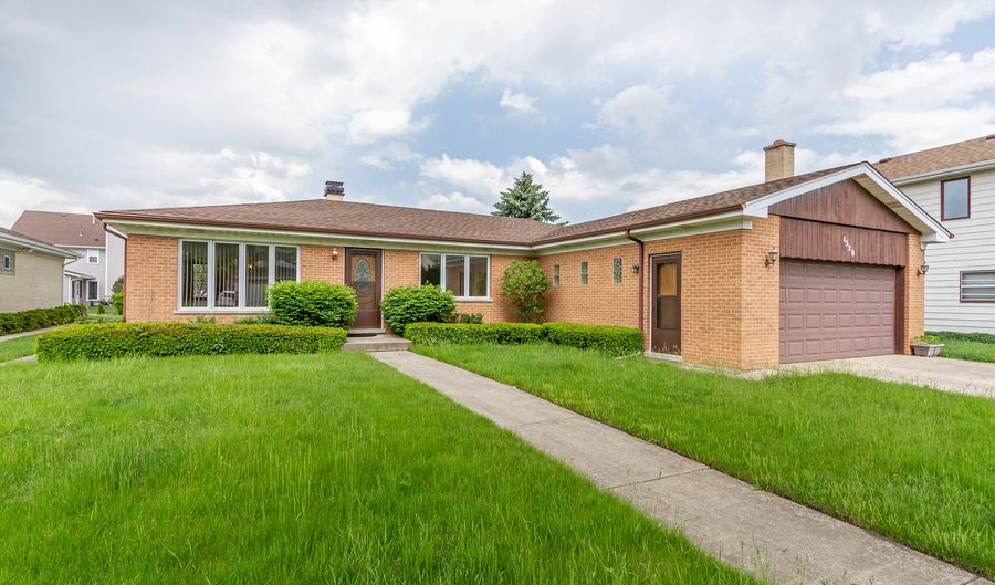 1520 W RUSSELL Ct, Arlington Heights, IL 60005 - 3 Beds, 3 Bath