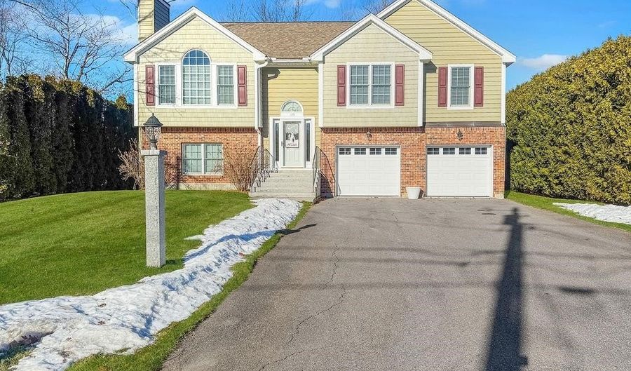 129 Sunset Dr, Belmont, NH 03220 - 3 Beds, 3 Bath