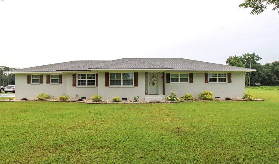 6341 Old Union Rd, Adel, GA 31620 - 3 Beds, 2 Bath