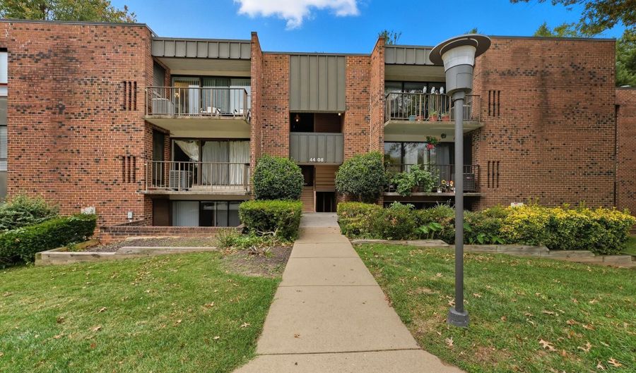 4408 ISLAND Pl 202, Annandale, VA 22003 - 3 Beds, 2 Bath