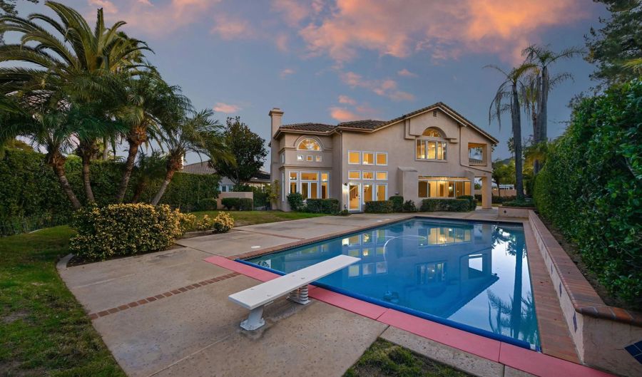 516 Camino Bailen, Escondido, CA 92029 - 5 Beds, 5 Bath