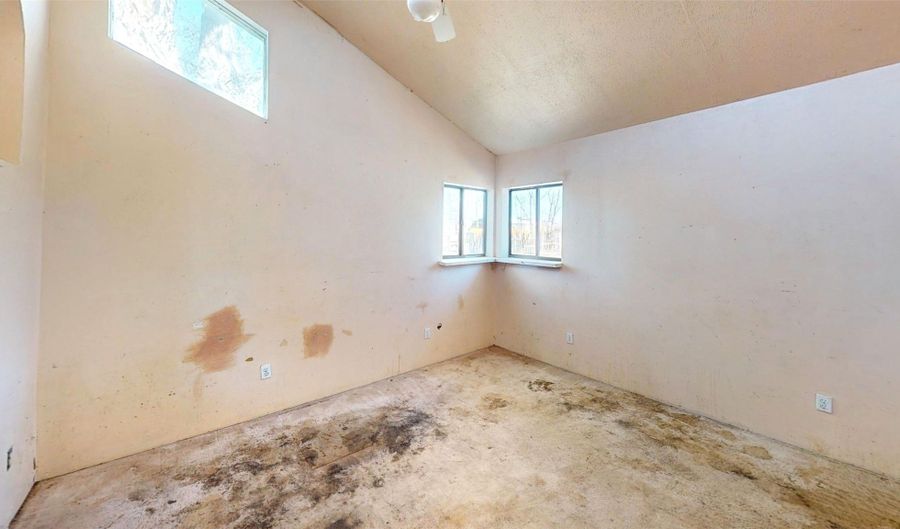 107 County Road 0041, Alcalde, NM 87511 - 7 Beds, 3 Bath