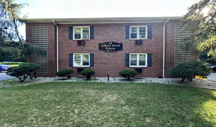 136 Liberty St, Clinton, CT 06413 - 1 Beds, 1 Bath
