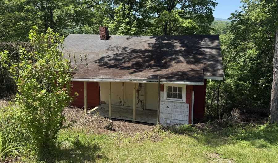209 4th St, Appalachia, VA 24216 - 3 Beds, 2 Bath