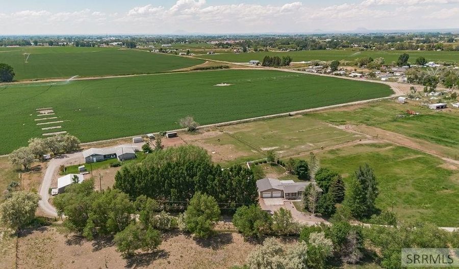62 S 35 W, Blackfoot, ID 83221 - 3 Beds, 2 Bath