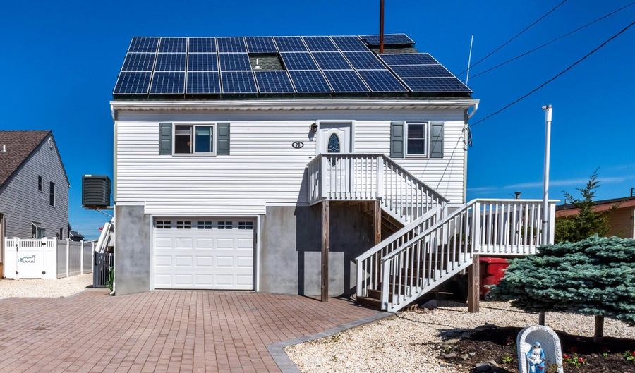 73 Carlyle Dr, Bayville, NJ 08721 - 4 Beds, 2 Bath