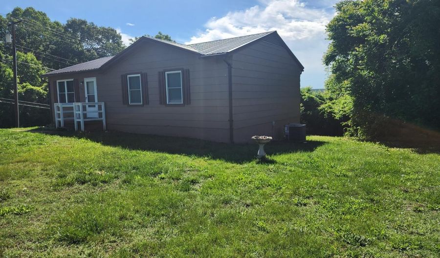 709 11th St, Altavista, VA 24517 - 3 Beds, 1 Bath