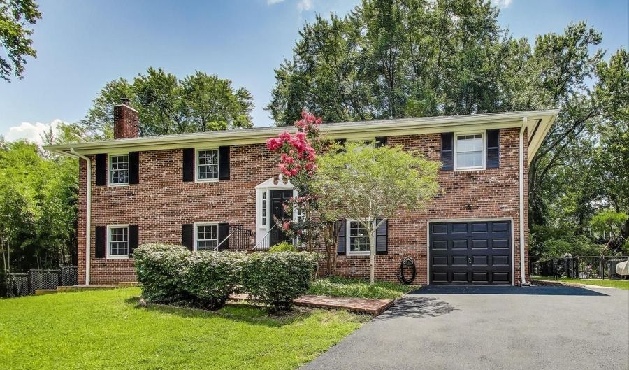 2403 SHERWOOD HALL Ln, Alexandria, VA 22306 - 4 Beds, 3 Bath