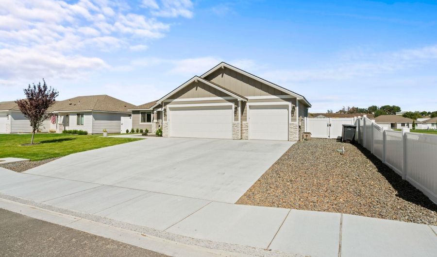 1518 Kendall Rd NW, Benton City, WA 99320 - 3 Beds, 2 Bath