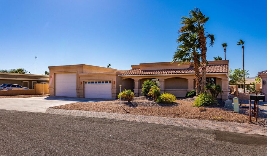 251 Cottonwood Dr, Lake Havasu City, AZ 86403 - 5 Beds, 4 Bath