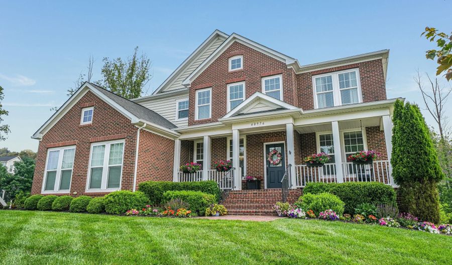 40976 MAPLEHURST Dr, Aldie, VA 20105 - 7 Beds, 5 Bath