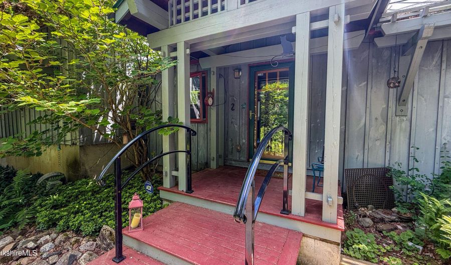 445 County Rd, Becket, MA 01223 - 3 Beds, 2 Bath