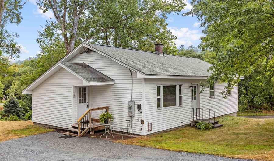 185 Highland Ave, Lisbon, NH 03585 - 3 Beds, 1 Bath