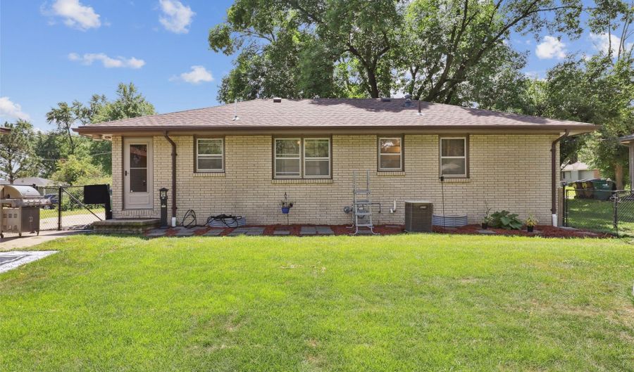 606 Davis St, Polk City, IA 50226 - 3 Beds, 1 Bath