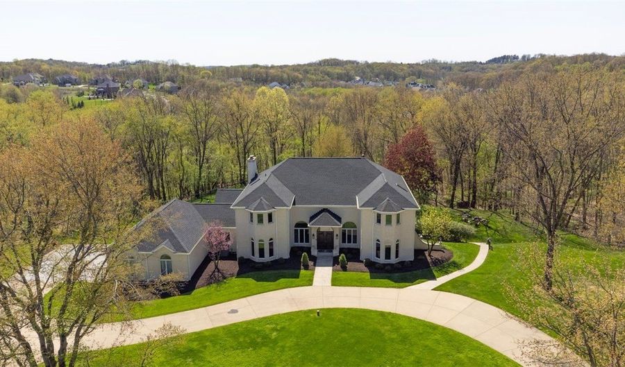 118 Lakeland Dr, Adams Twp., PA 16046 - 4 Beds, 6 Bath
