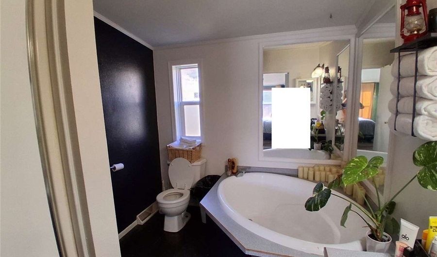 121 N 1st St, Bearcreek, MT 59007 - 5 Beds, 2 Bath