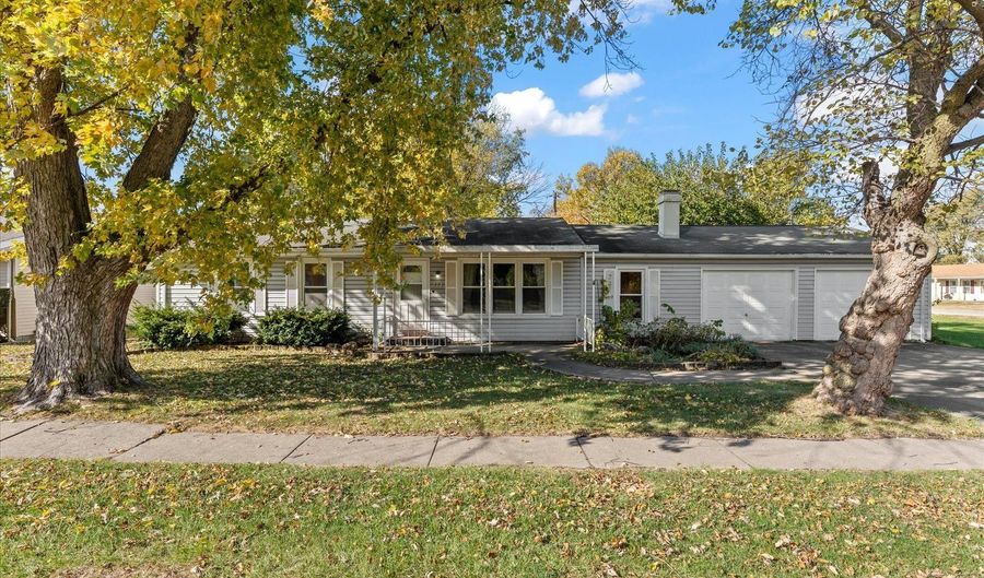 211 S Main St, Argenta, IL 62501 - 3 Beds, 1 Bath