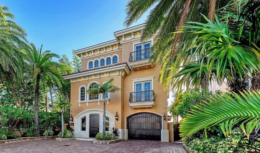 801 N SHORE Dr, Anna Maria, FL 34216 - 3 Beds, 4 Bath