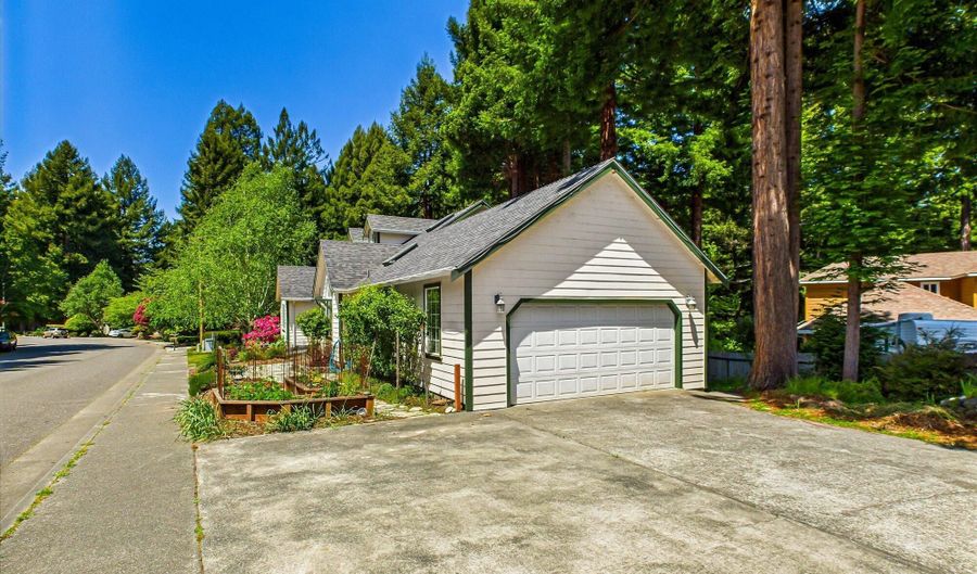 1002 Diamond Dr, Arcata, CA 95521 - 4 Beds, 4 Bath