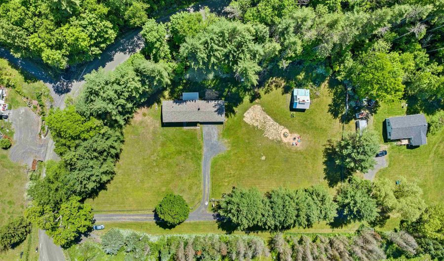 164 E Hill Rd, Brookfield, VT 05036 - 3 Beds, 1 Bath