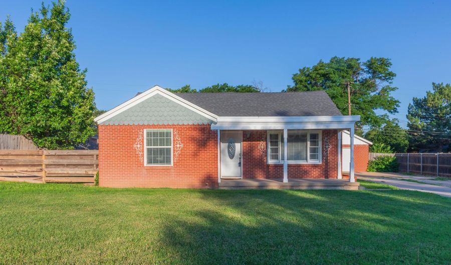 3506 CROCKETT St, Amarillo, TX 79109 - 3 Beds, 2 Bath