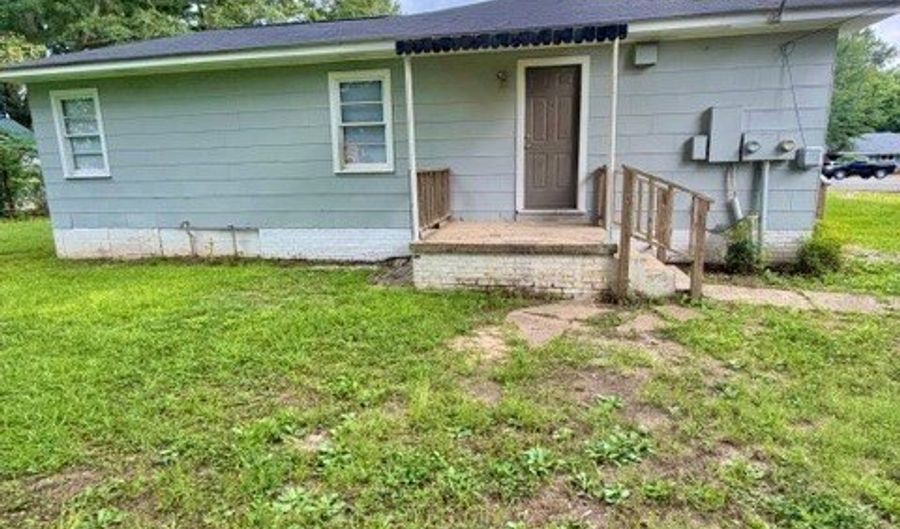 303 3rd Ave SE, Aliceville, AL 35442 - 5 Beds, 3 Bath