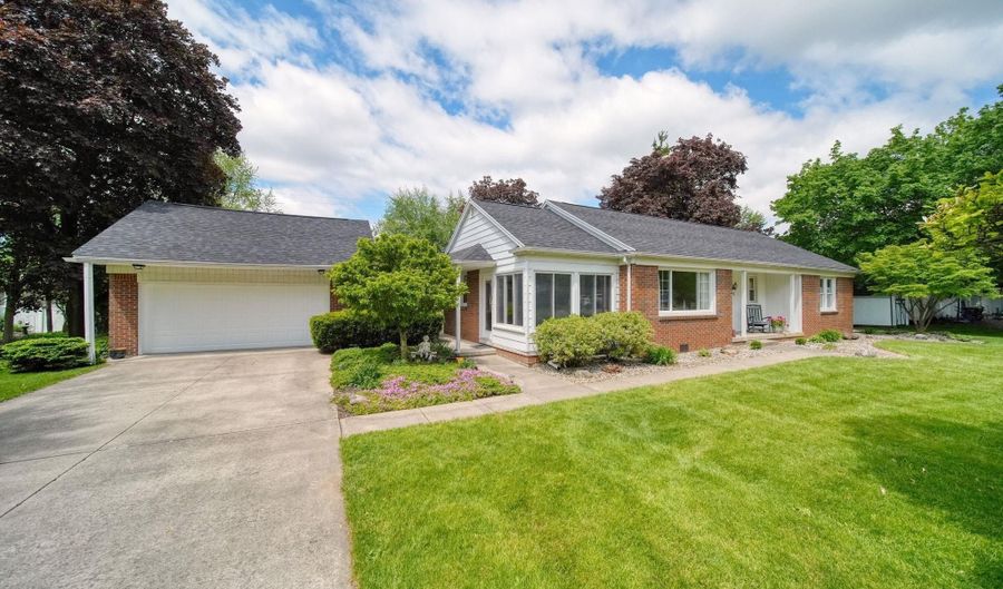 425 W Oregon Rd St, Adrian, MI 49221 - 3 Beds, 2 Bath