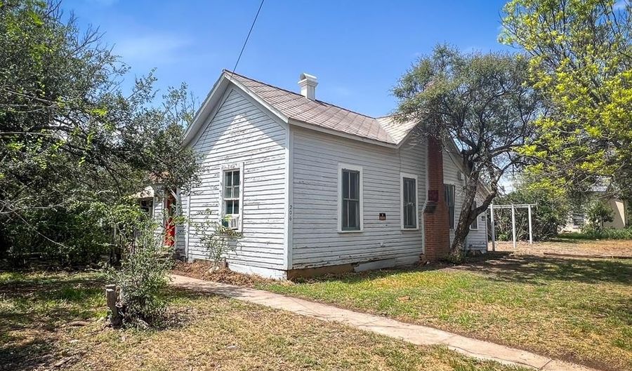 206 W Ave B, Alpine, TX 79830 - 2 Beds, 1 Bath
