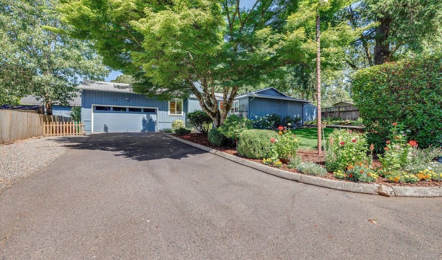 1223 SE OAK GROVE Blvd, Milwaukie, OR 97267 - 3 Beds, 2 Bath