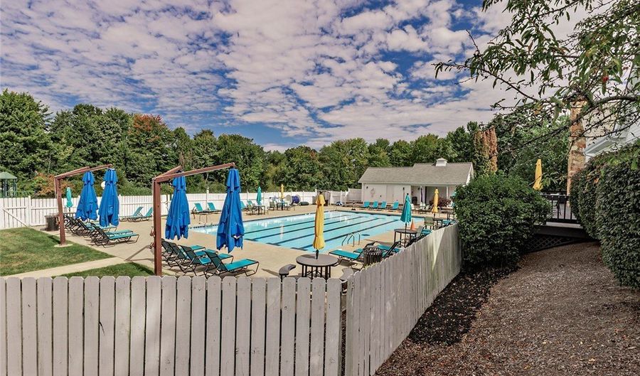 225 Linwood Ln, Aurora, OH 44202 - 4 Beds, 4 Bath