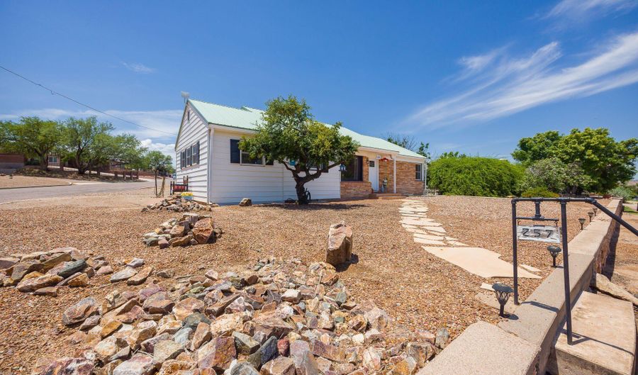 257 W Cactus St, Benson, AZ 85602 - 4 Beds, 2 Bath