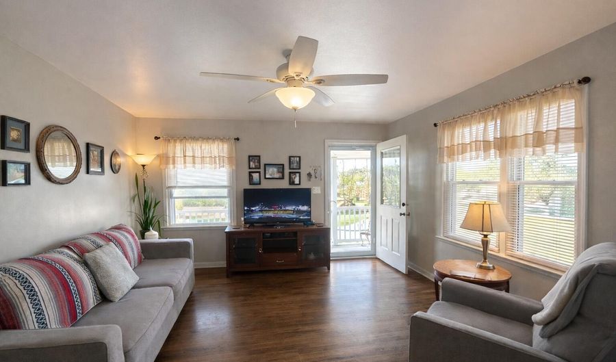 230 Madison St, Abingdon, VA 24210 - 3 Beds, 1 Bath