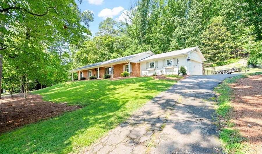 1011 Westmont Dr, Asheboro, NC 27205 - 5 Beds, 3 Bath