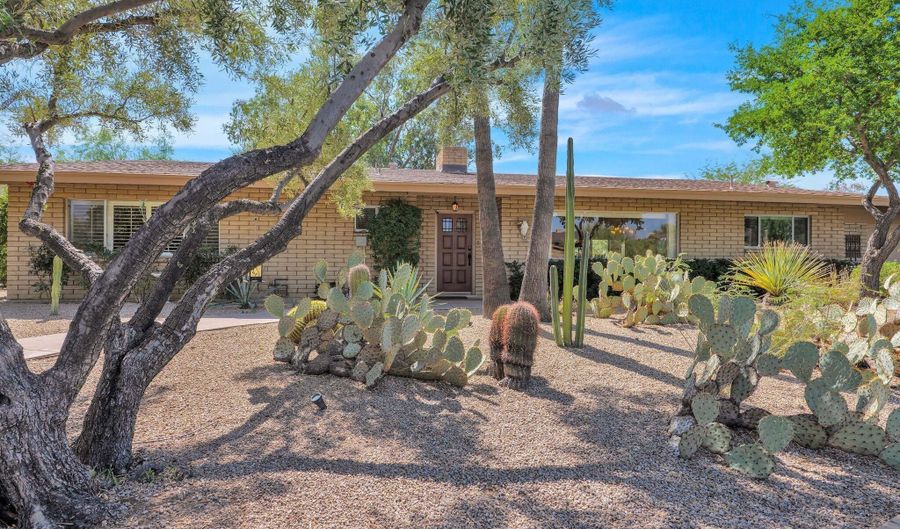 7835 E CAREFREE ESTATES Cir, Carefree, AZ 85377 - 2 Beds, 4 Bath