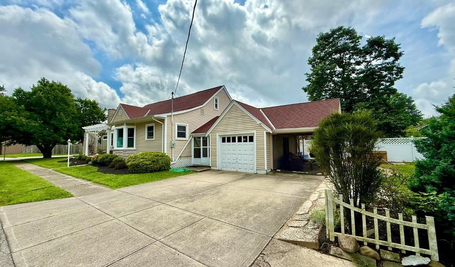 505 Edgewood Dr, Batesville, IN 47006 - 4 Beds, 4 Bath