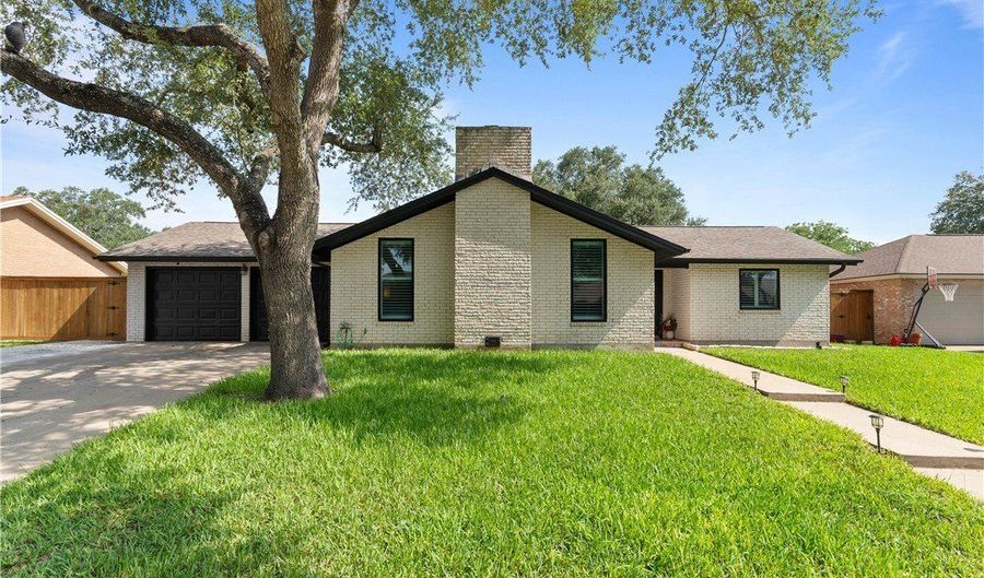 1413 Alta Vista St, Alice, TX 78332 - 3 Beds, 2 Bath