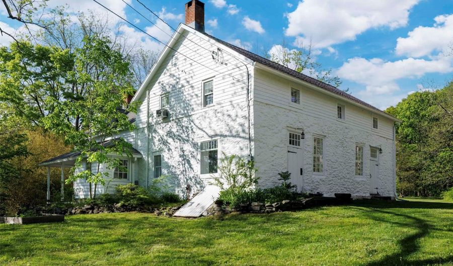 582 Old Kings Hwy, Accord, NY 12404 - 4 Beds, 3 Bath