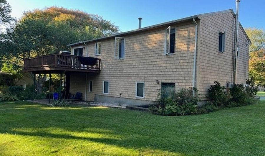 52 Montauk Rd, Narragansett, RI 02882 - 3 Beds, 2 Bath