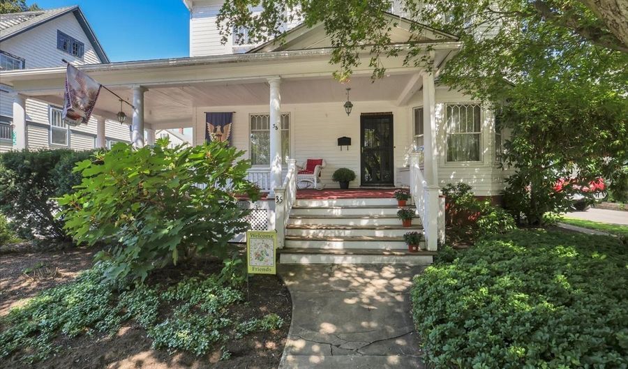 35 Broadview St, Bristol, CT 06010 - 6 Beds, 2 Bath