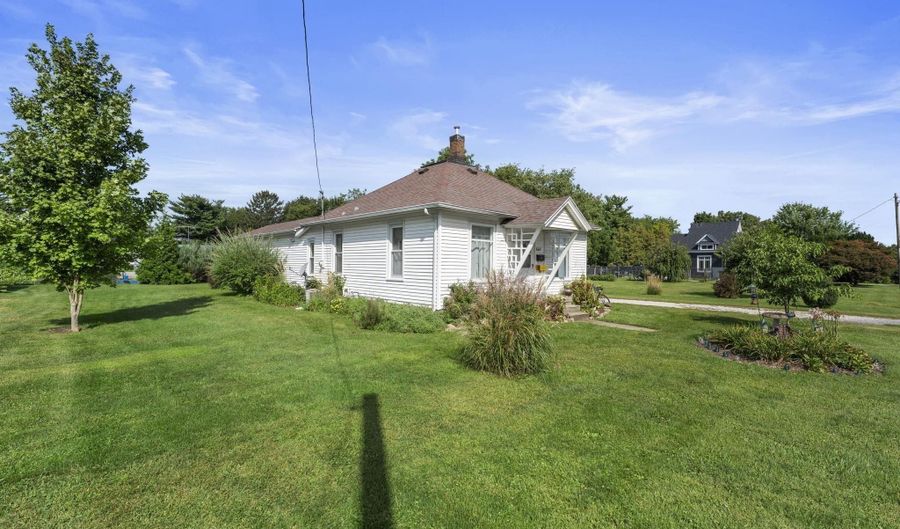 607 NW 8TH Ave, Aledo, IL 61231 - 2 Beds, 2 Bath