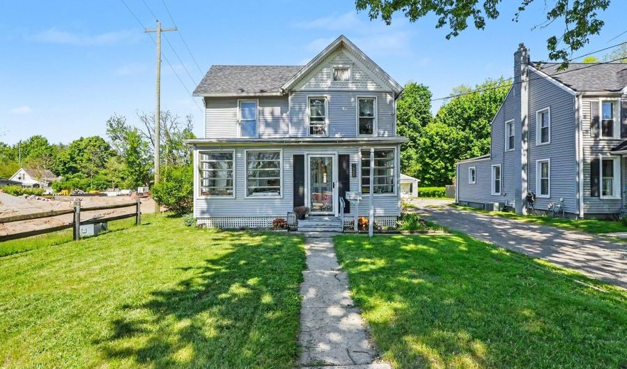 576 S Main St, Adrian, MI 49221 - 4 Beds, 1 Bath