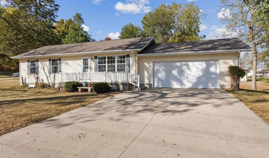 700 E Sycamore St, Anamosa, IA 52205 - 3 Beds, 1 Bath