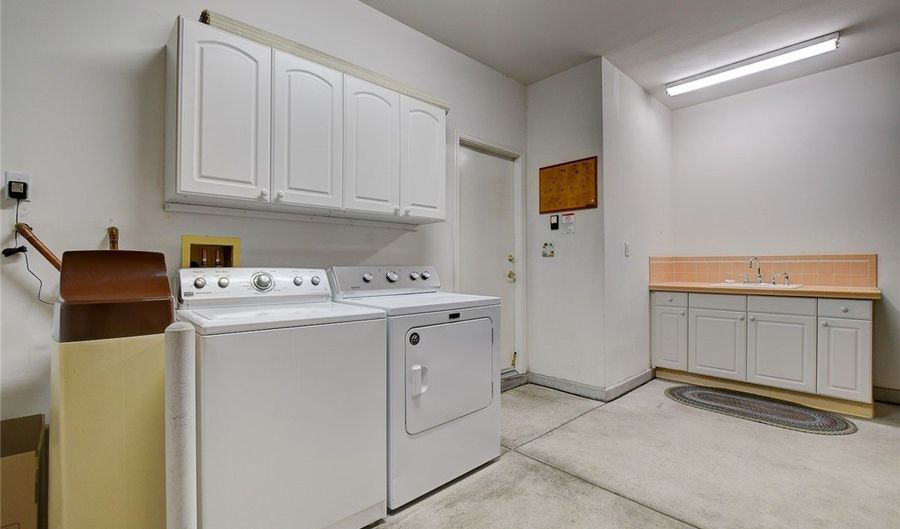 576 Carmel Mesa Dr, Henderson, NV 89012 - 1 Beds, 2 Bath