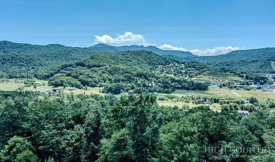 534 Farm Loop Rd, Banner Elk, NC 28604 - 4 Beds, 5 Bath