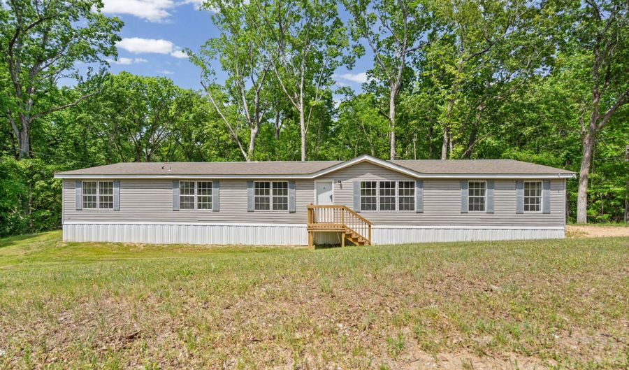 258 Coles Point Rd, Batesville, MS 38606 - 4 Beds, 3 Bath