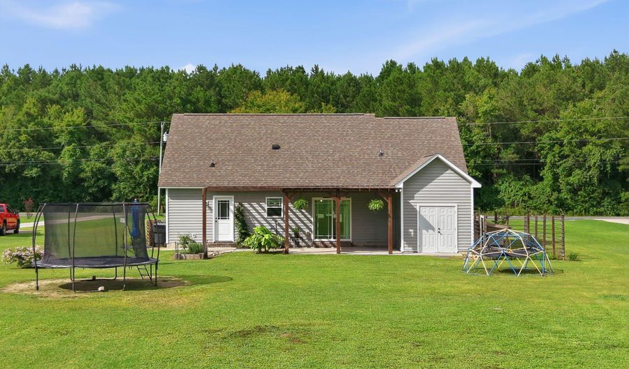 2746 Madison Hardee Rd, Ayden, NC 28513 - 3 Beds, 2 Bath