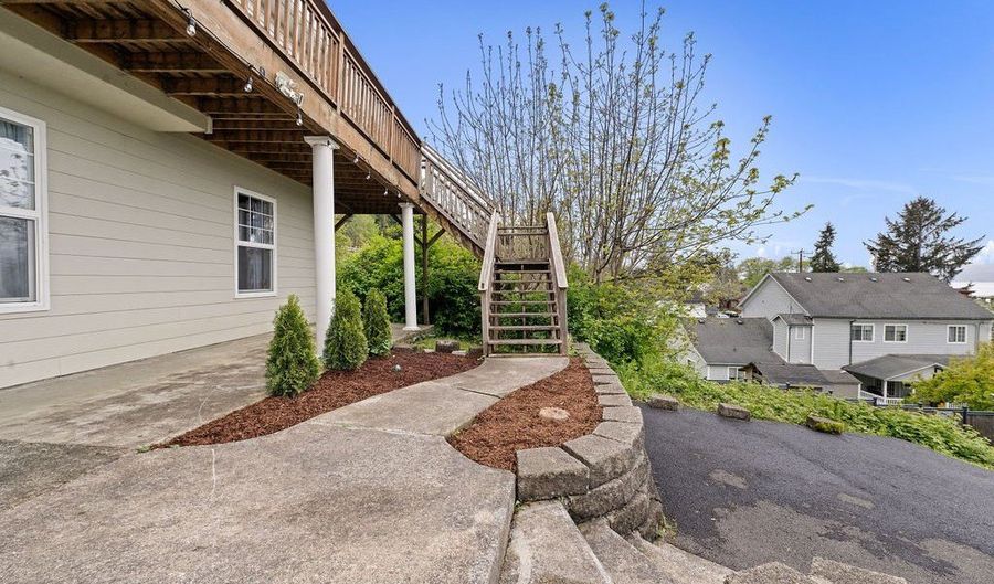 4841 CEDAR St, Astoria, OR 97103 - 4 Beds, 3 Bath