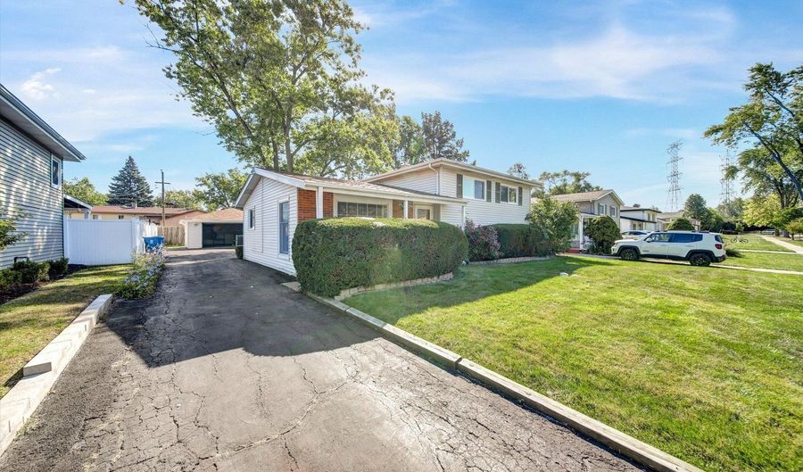 445 S Yale Ave, Addison, IL 60101 - 3 Beds, 2 Bath