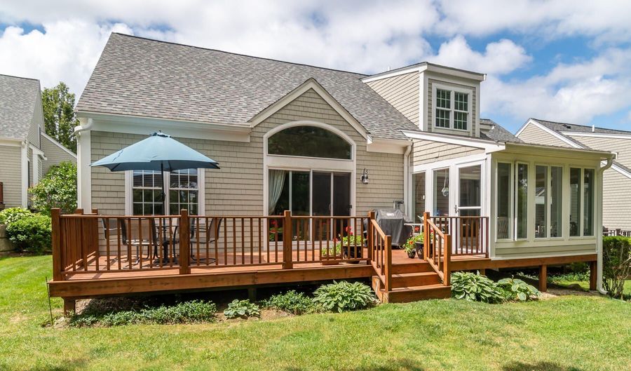 12 Sea Knoll Ct 12, Bourne, MA 02532 - 2 Beds, 3 Bath